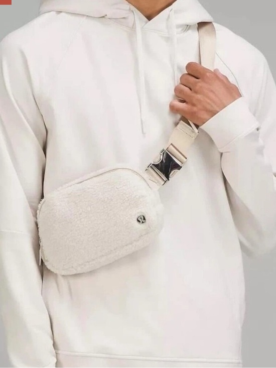 lululemon athletica Handbags - Lululemon Everywhere
Fleece Belt Bag Natural Ivory/Trench NWT